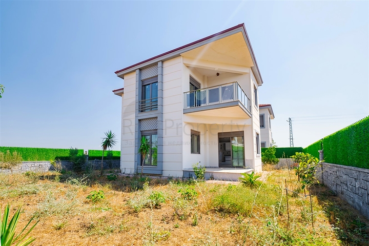 5+1 villa in Doshemealti - Antalya area 