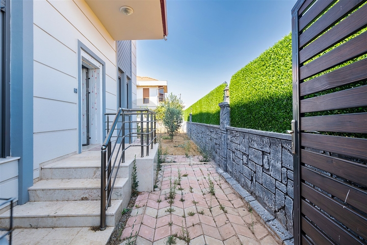 5+1 villa in Doshemealti - Antalya area 