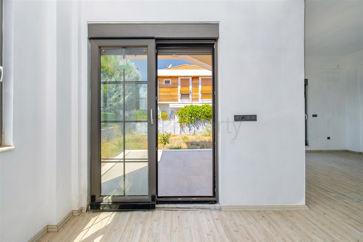 5+1 villa in Doshemealti - Antalya area 