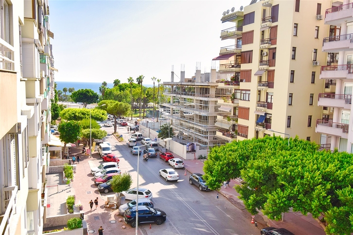 3+1 apartment in Antalya city center 
