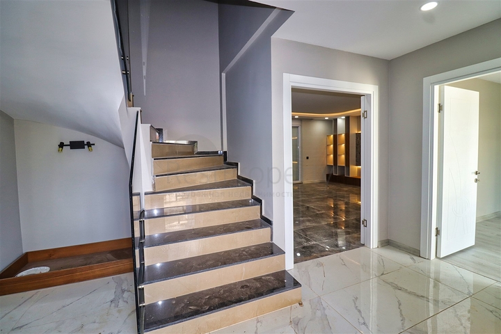 5+1 villa in Doshemealti - Antalya area 