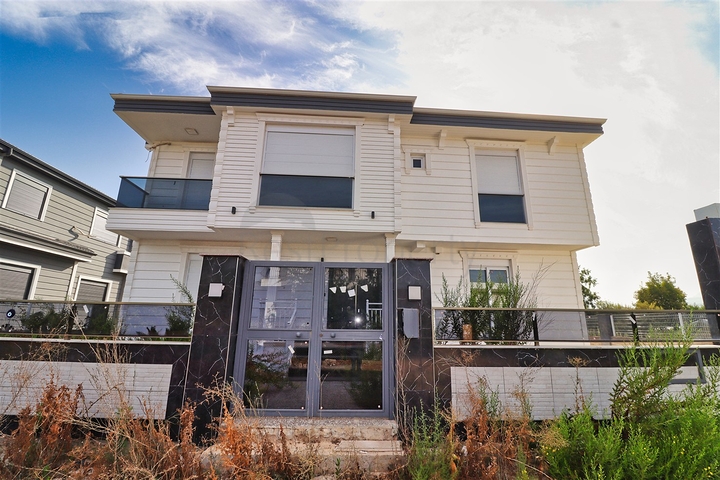 5+1 villa in Doshemealti - Antalya area 