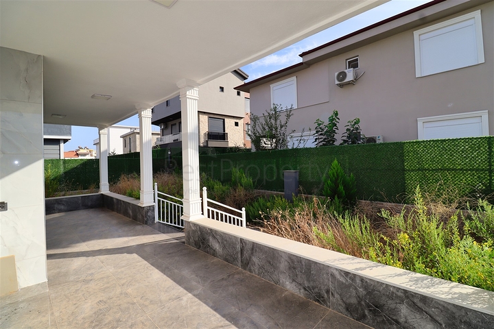 5+1 villa in Doshemealti - Antalya area 