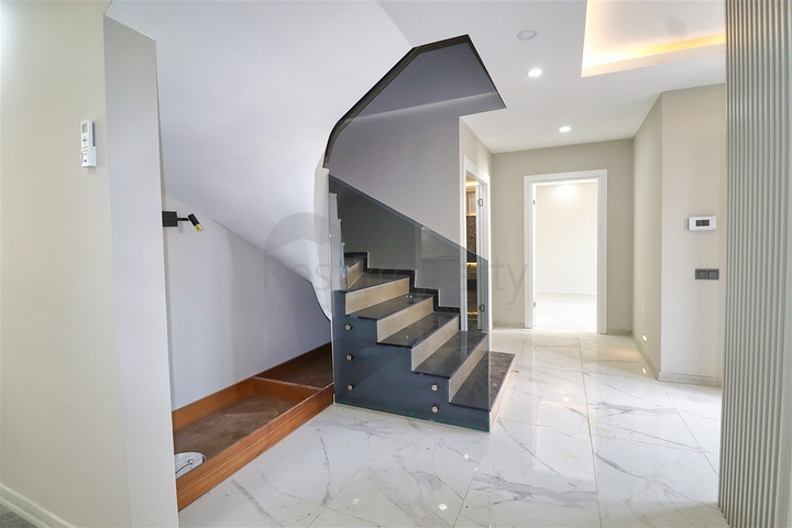 5+1 villa in Doshemealti - Antalya area 