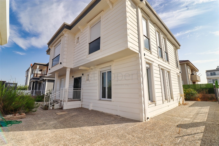 5+1 villa in Doshemealti - Antalya area 