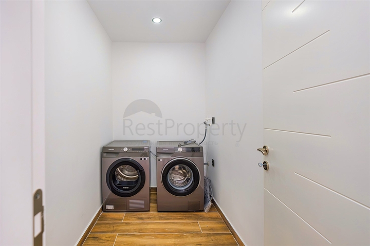 5+1 villa in Guzeloba - Antalya neighborhood 