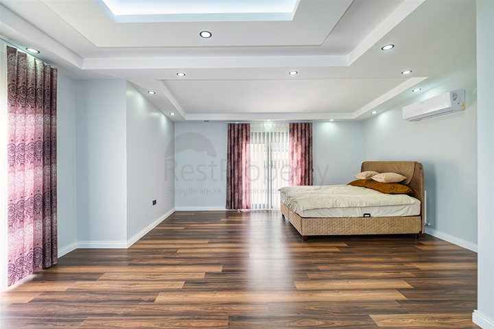 5+1 villa in Guzeloba - Antalya neighborhood 