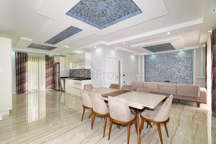 5+1 villa in Guzeloba - Antalya neighborhood 