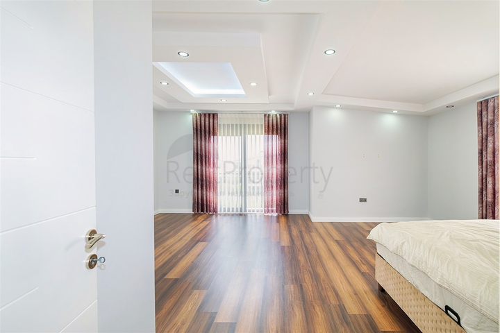 5+1 villa in Guzeloba - Antalya neighborhood 