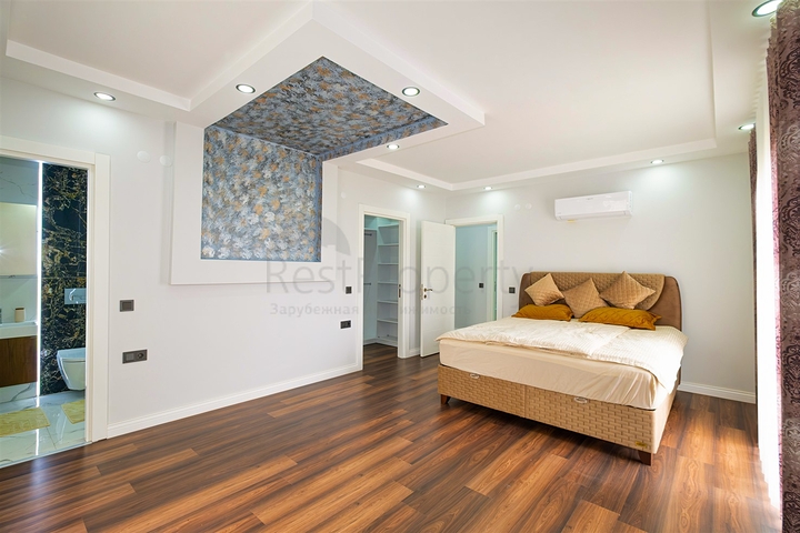 5+1 villa in Guzeloba - Antalya neighborhood 