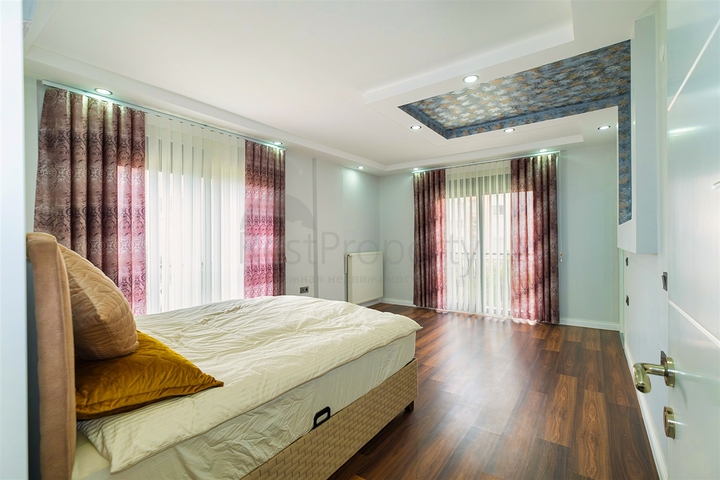 5+1 villa in Guzeloba - Antalya neighborhood 