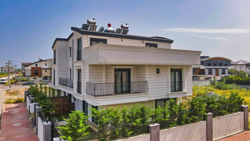 5+1 villa in Guzeloba - Antalya neighborhood 