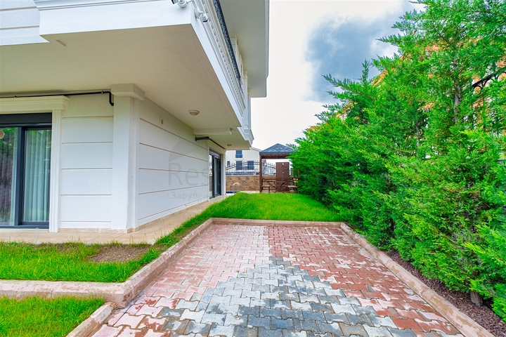 5+1 villa in Guzeloba - Antalya neighborhood 