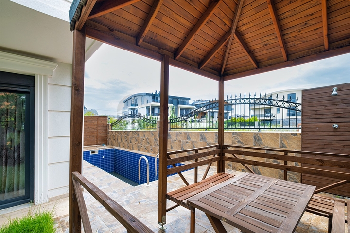 5+1 villa in Guzeloba - Antalya neighborhood 