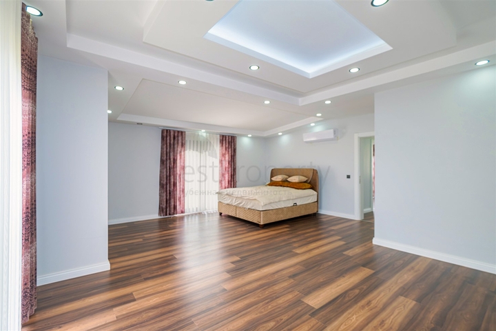 5+1 villa in Guzeloba - Antalya neighborhood 