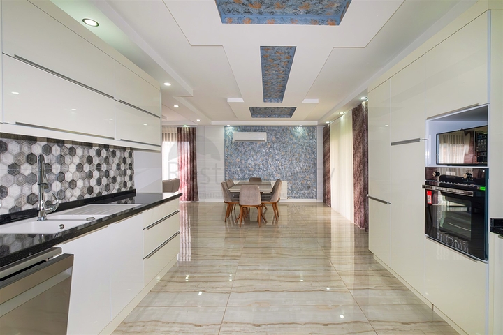 5+1 villa in Guzeloba - Antalya neighborhood 