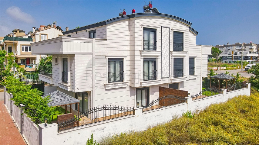 5+1 villa in Guzeloba - Antalya neighborhood 