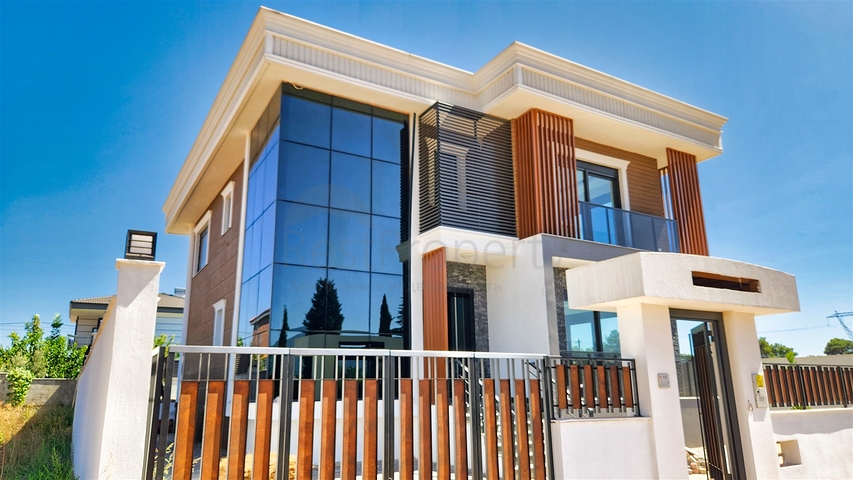 4+1 villa in Doshemealti - Antalya area 