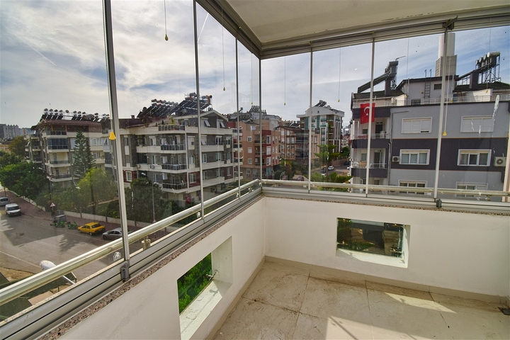 A 2+1 apartment in the neighborhood of Pynarbashi - Antalya 