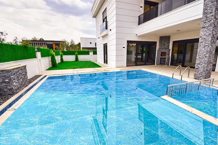 5+1 villa in Doshemealti - Antalya area 