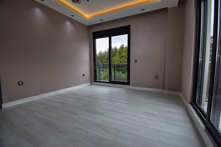 5+1 villa in Doshemealti - Antalya area 