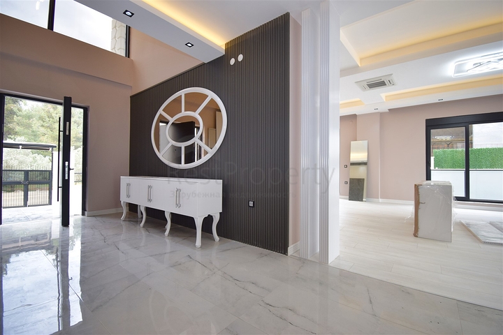 5+1 villa in Doshemealti - Antalya area 
