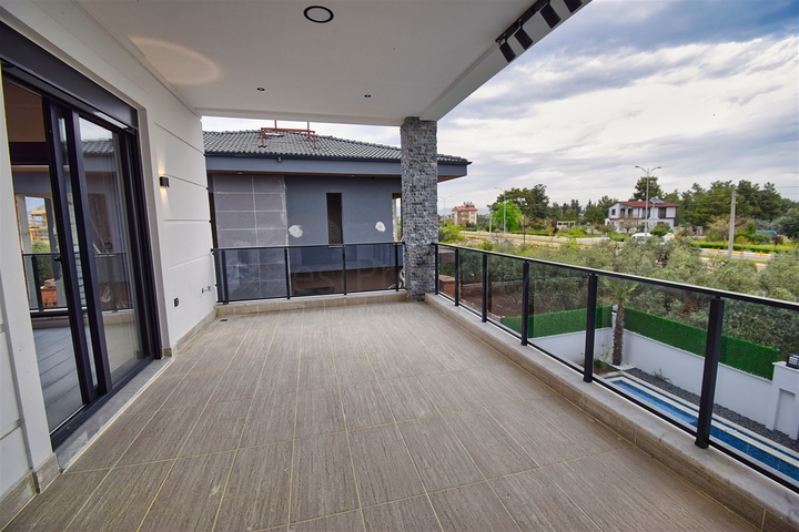 5+1 villa in Doshemealti - Antalya area 