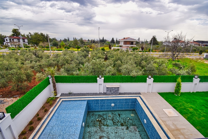 5+1 villa in Doshemealti - Antalya area 