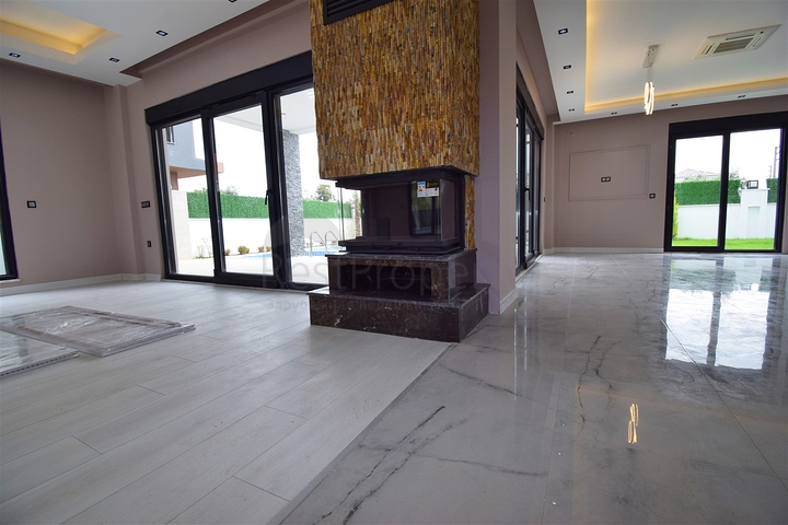 5+1 villa in Doshemealti - Antalya area 