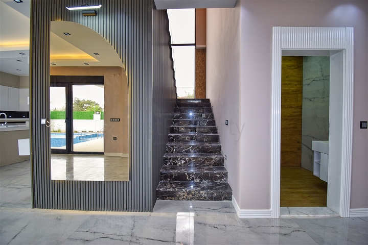 5+1 villa in Doshemealti - Antalya area 