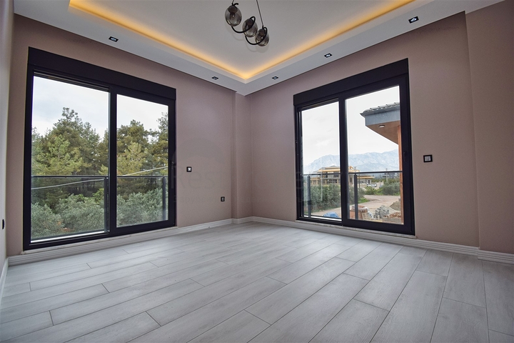 5+1 villa in Doshemealti - Antalya area 