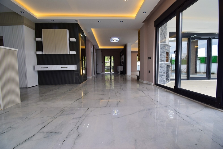 5+1 villa in Doshemealti - Antalya area 