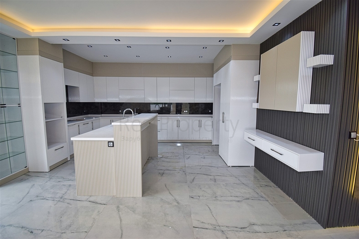 5+1 villa in Doshemealti - Antalya area 