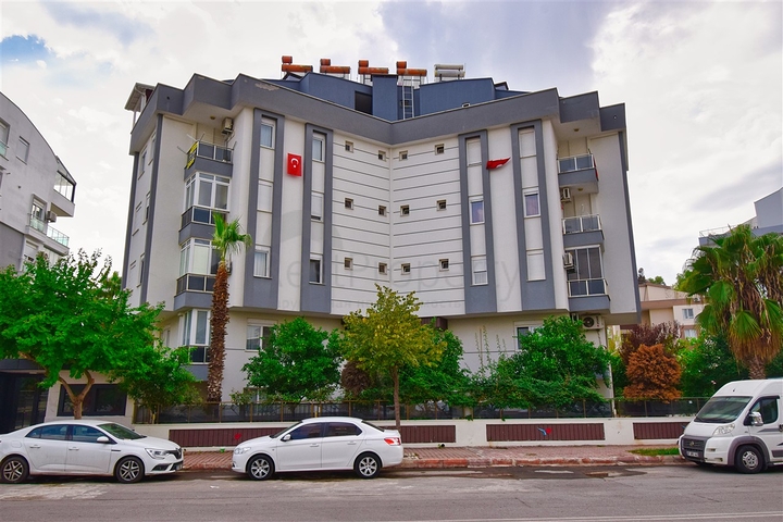 A 5+1 duplex apartment in the Mallayusuf - Antalya neighborhood 