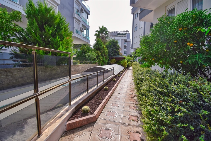 A 5+1 duplex apartment in the Mallayusuf - Antalya neighborhood 