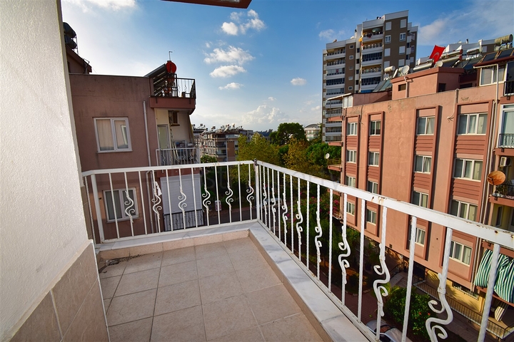 3+1 apartment in the Meydankavagi - Antalya neighborhood 