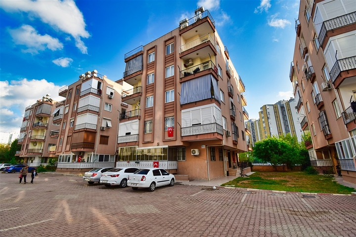 3+1 apartment in the Meydankavagi - Antalya neighborhood 