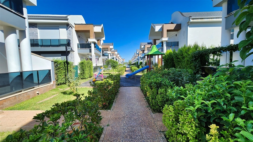 5+1 villa in Doshemealti - Antalya area 