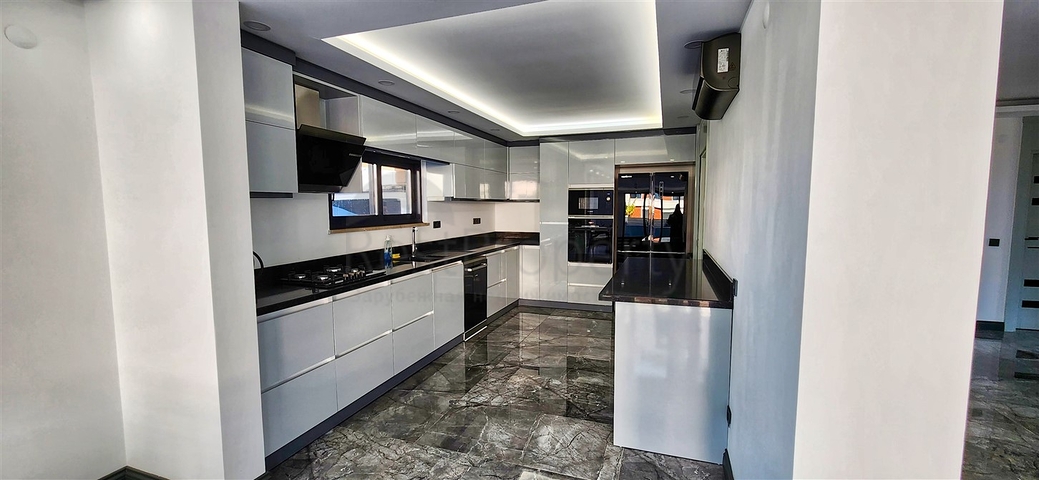 5+1 villa in Guzeloba - Antalya neighborhood 