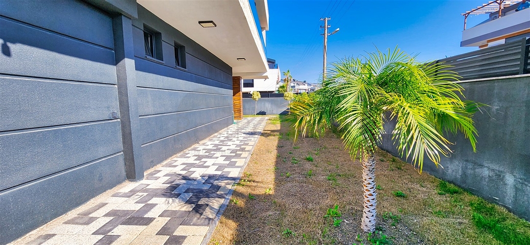 5+1 villa in Guzeloba - Antalya neighborhood 