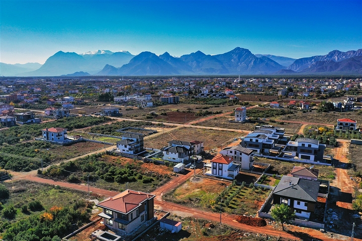 5+1 villa in Doshemealti - Antalya area 