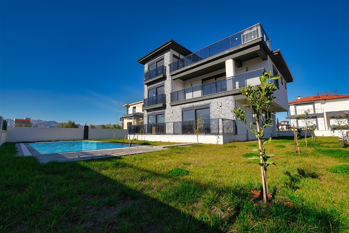 5+1 villa in Doshemealti - Antalya area 