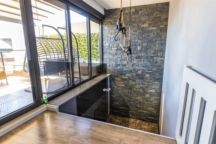 A 4+1 apartment in Ermenek Antalya neighborhood 