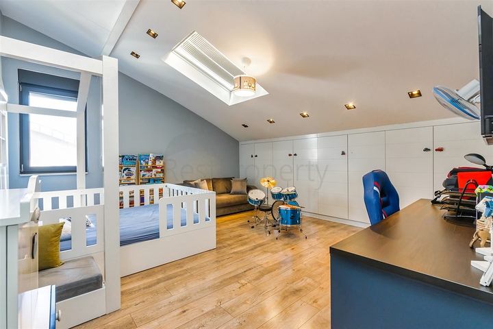 A 4+1 apartment in Ermenek Antalya neighborhood 