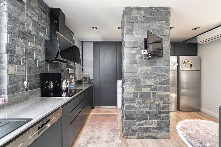 A 4+1 apartment in Ermenek Antalya neighborhood 