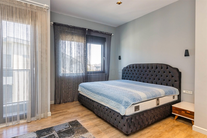 A 4+1 apartment in Ermenek Antalya neighborhood 