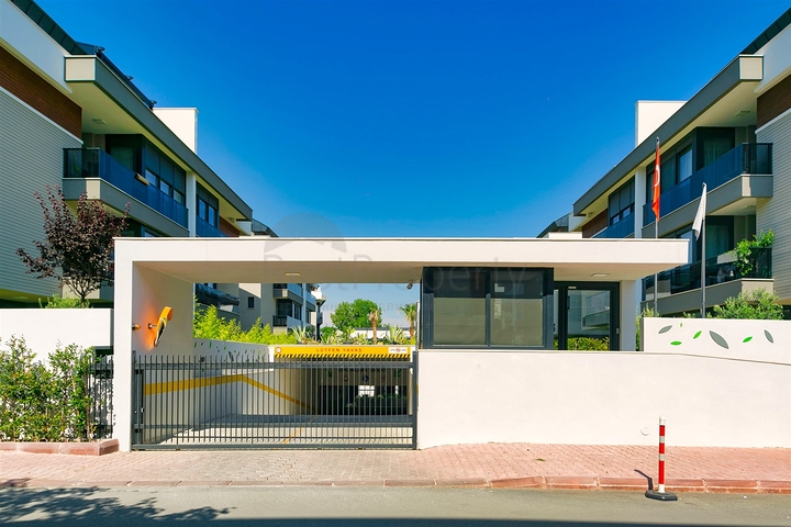 A 4+1 apartment in Ermenek Antalya neighborhood 