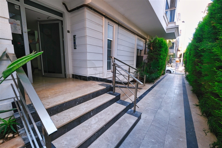 A 2+1 apartment in Altinkum - Antalya neighborhood 