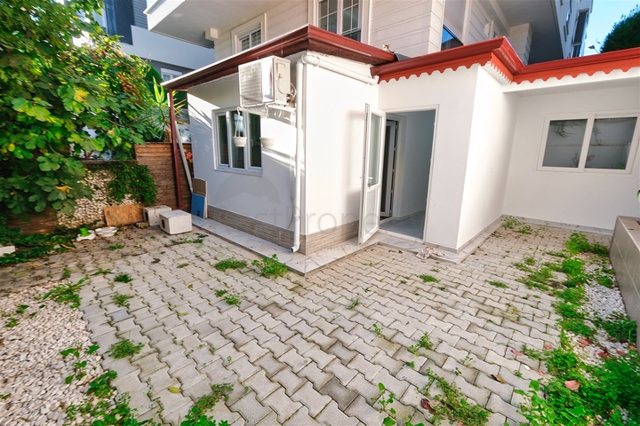 A 2+1 apartment in Altinkum - Antalya neighborhood 