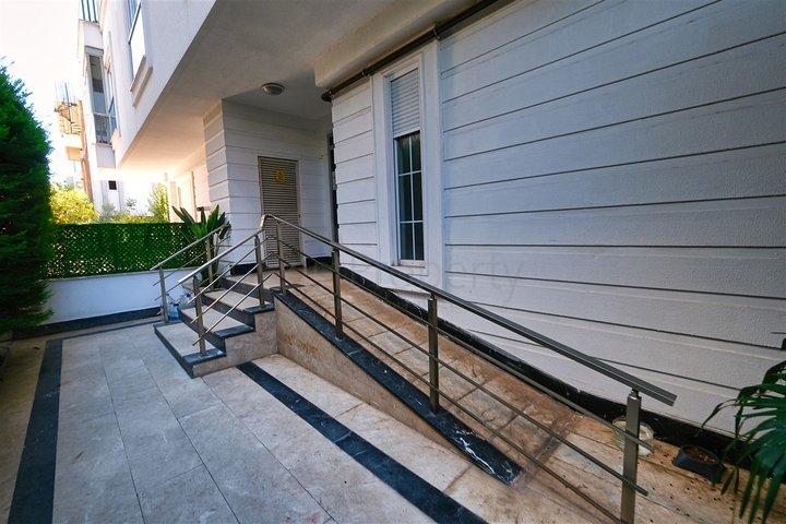 A 2+1 apartment in Altinkum - Antalya neighborhood 